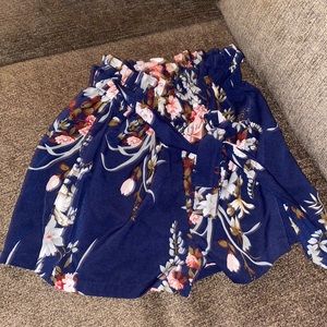 shein shorts never worn size m also has a “belt”